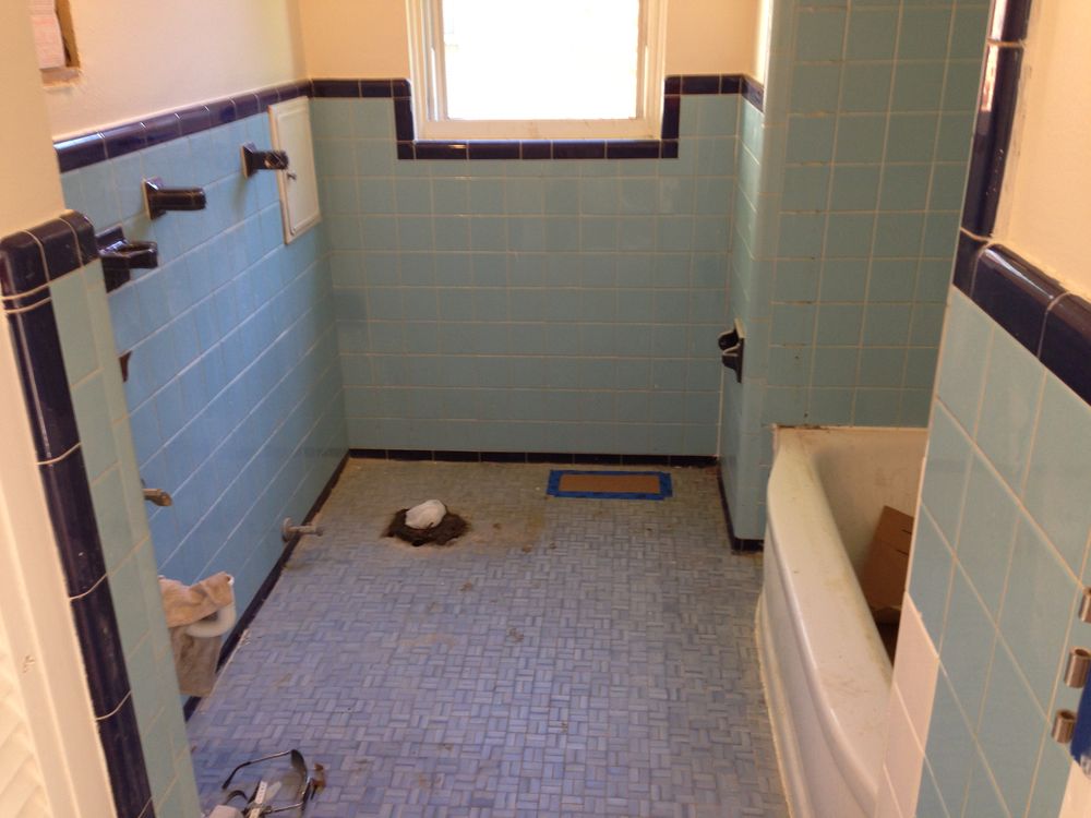 Bathroom with dated tile before refinishing work